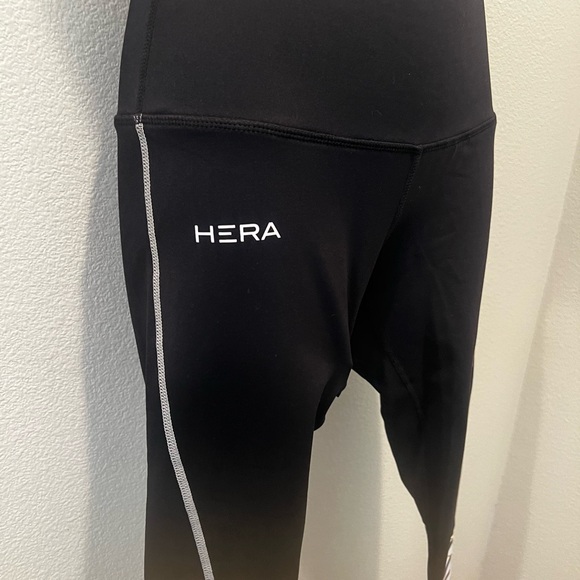 Hera Hero 2pc Women's workout Leggings & top in White /Black. NWT - Picture 14 of 15